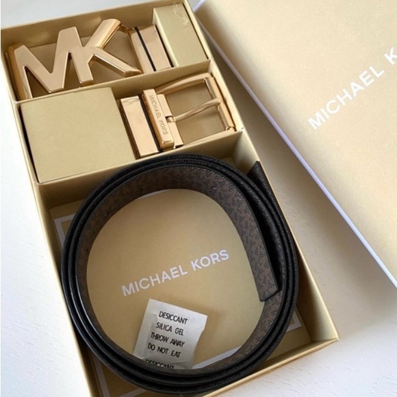 Michael Kors NWT in the box Reversible leather belt w/gold hardware - Picture 1 of 14